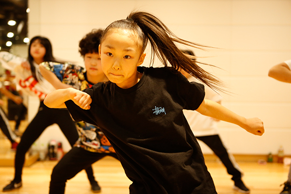 avex・ダンススクール揖斐川校ではavex dance masterのカリキュラムに沿って指導を行います。